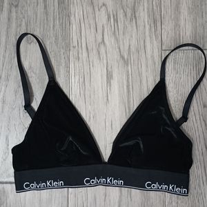 *2/10* Calvin Klein Triangle bra